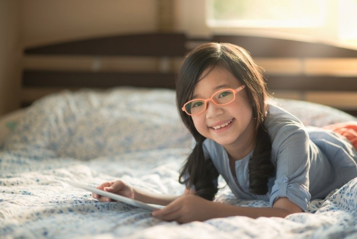 Pakai Kacamata Bisa Bikin Mata Minus Anak Sembuh?
