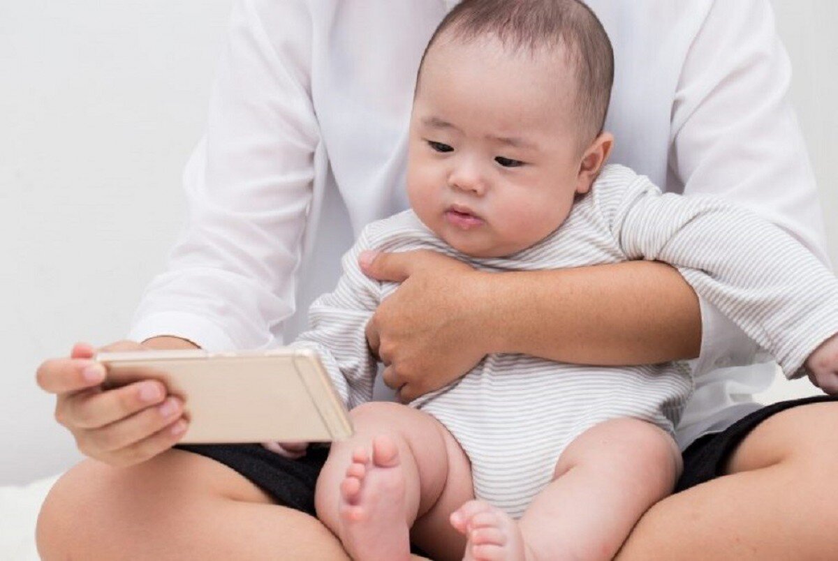 Hati-hati, Sering Posting Foto Anak Bisa Bikin Mereka Depresi Lho!