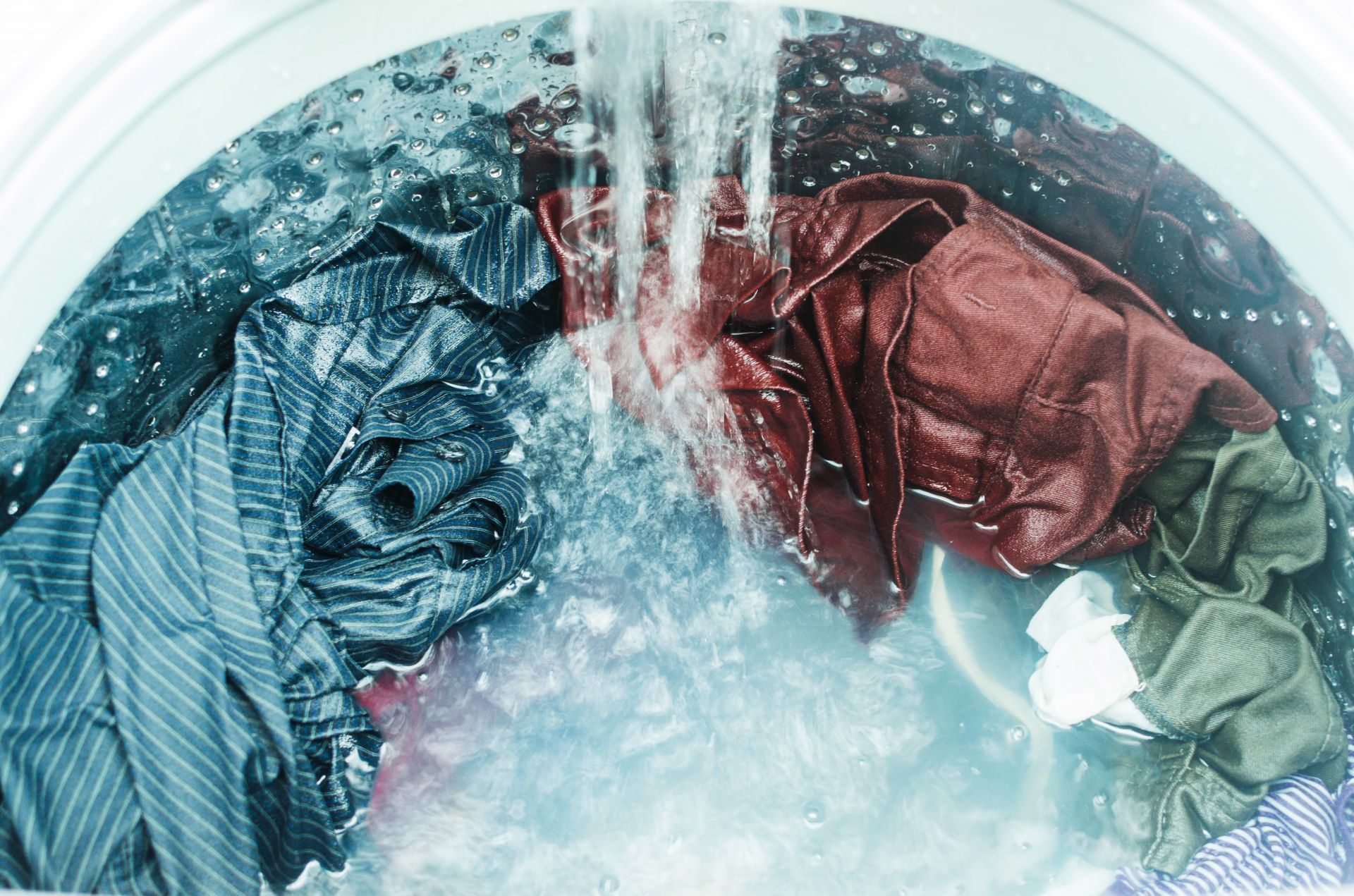 Tips Mencuci Pakaian Saat Air Di Rumah Keruh dan Berbau