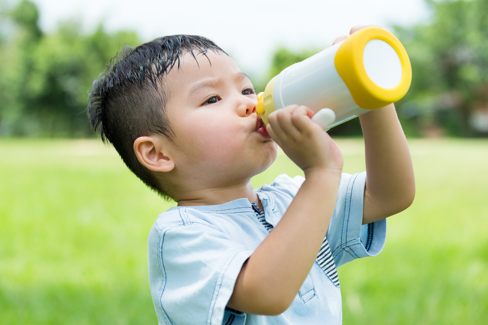 Meskipun Sudah Dicuci, Bakteri Bisa Tetap Bersarang Pada Botol Minum Anak?