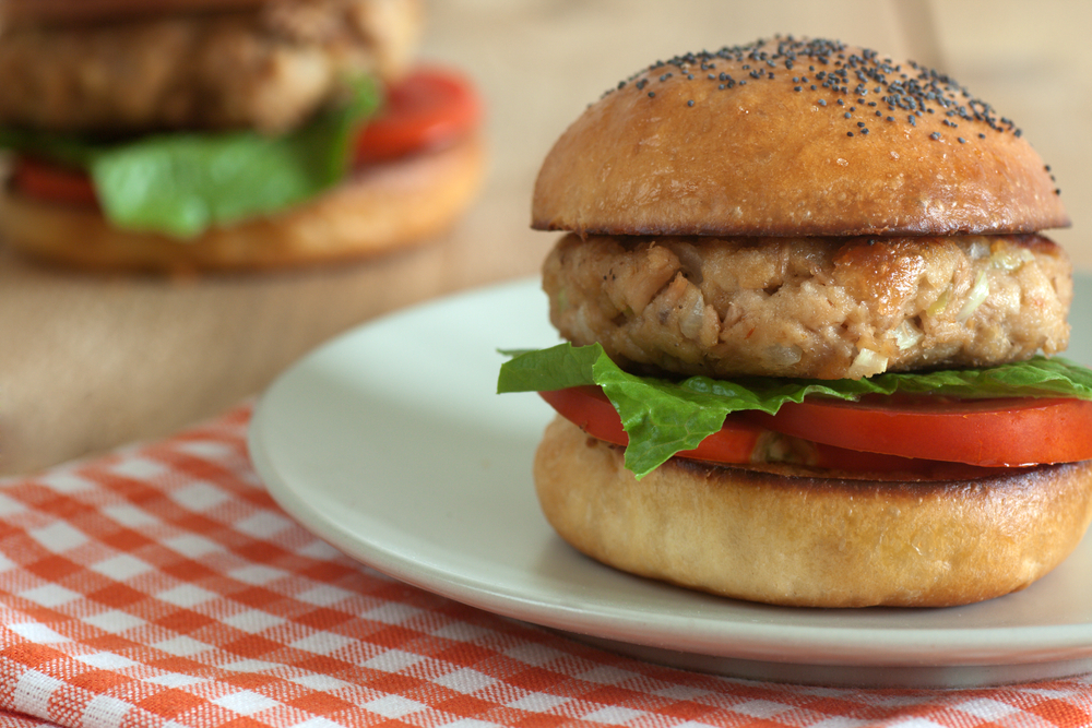 Bikin Burger Tuna untuk Bekal Sekolah Si Kecil Yuk Smart Mom!